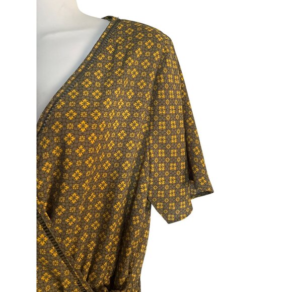 E & M Womens Size XL Olive Green Yellow Peplum Top  Blouse Tie Waist Lightweight - Picture 4 of 10